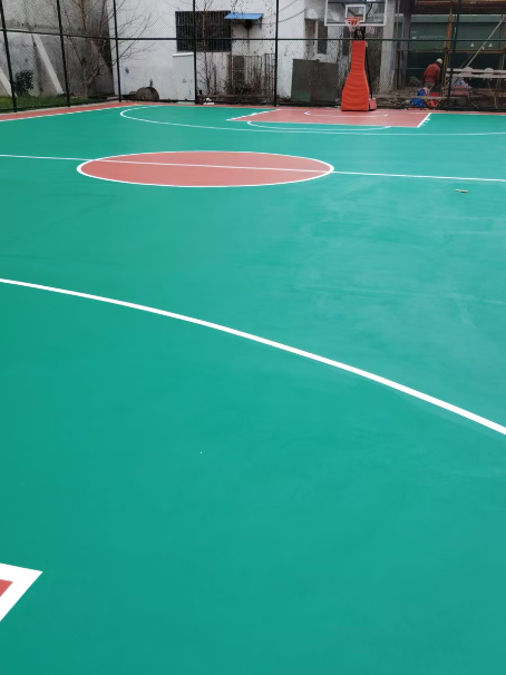 新市 球场长期使用易出现地面开裂